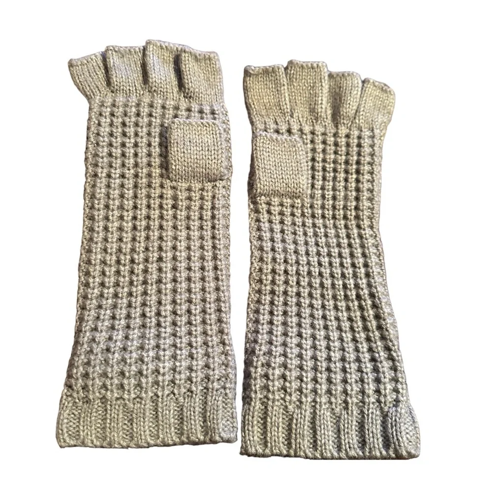 Michael Michael Kors Gray Fingerless Cable Knit Gloves NWOT